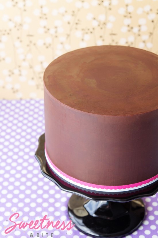 how-to-ganache-a-cake-2