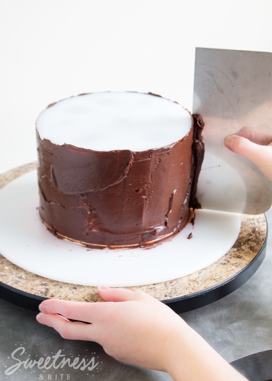 how-to-ganache-a-cake-4