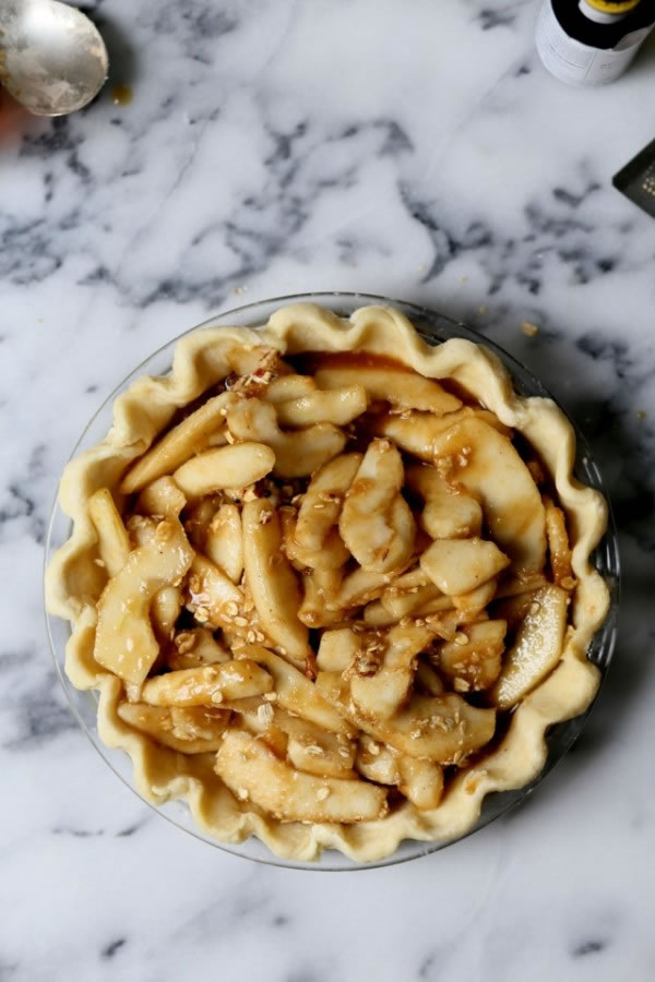 Pear-Bourbon-Crumble-Pie-5-e1446774481302
