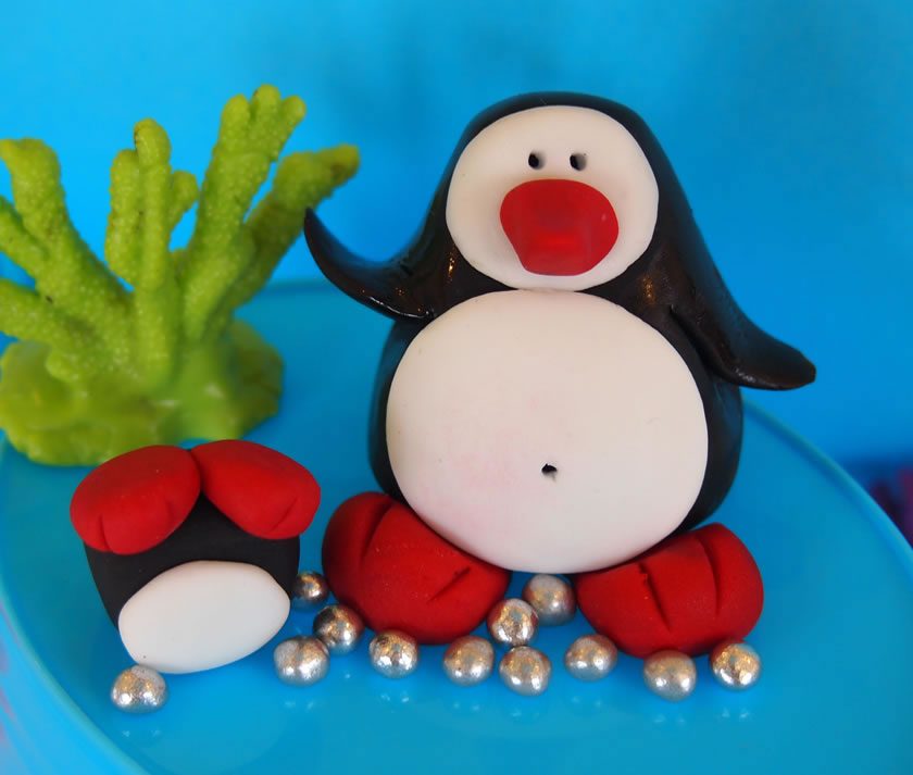 Tutorial: Fondant Penguin Cake Topper