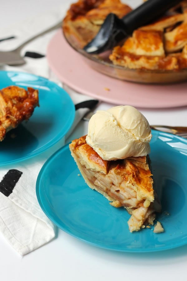 Salted-Caramel-Bourbon-Apple-Pie-1