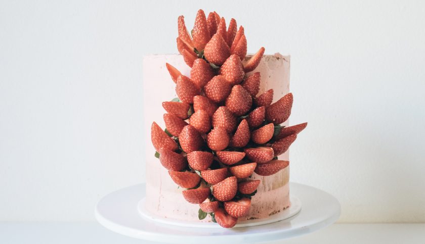 strawberry & cream vanilla cake