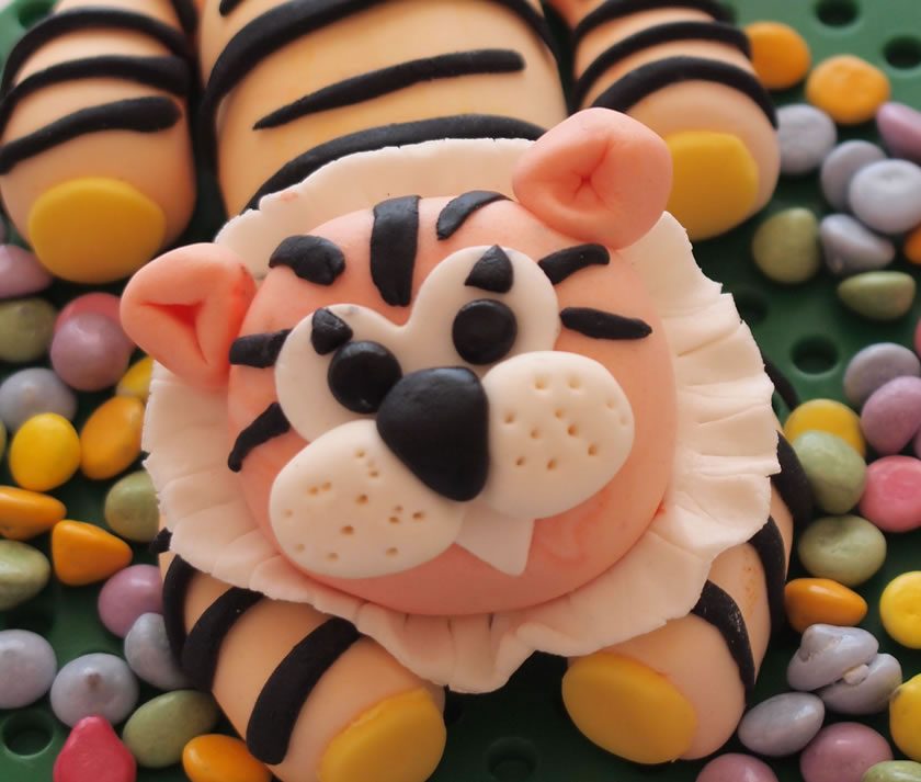 Tutorial: Fondant Tiger Cake Topper